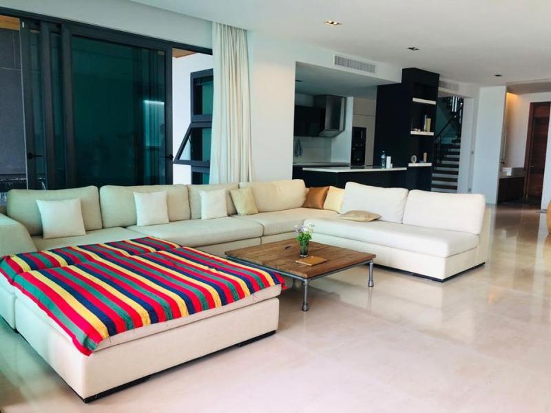 Photo 3 bedroom luxury Seafront villa for sale in Rawai, Phuket