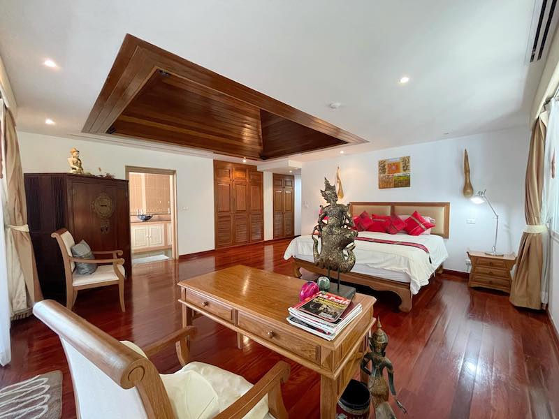 Photo Discounted Huge Luxury Penthouse for Sale in Surin Phuket