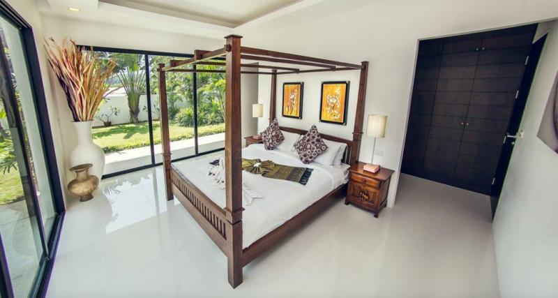 Photo Modern 3 bedroom pool villa for rent or sale in Paklok, Phuket