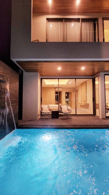 Photo Modern pool villa 4 bedrooms for sale at Land & House Park Chalong.