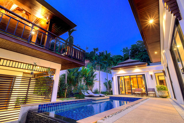 Photo Luxury Phuket pool villa for rent in Nai Harn with 3 bedrooms