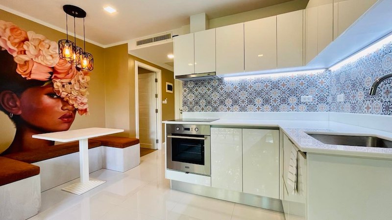 图片 新装修的 1 居室公寓在普吉岛卡伦海滩附近出售。