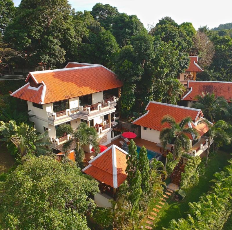 Photo Luxueuse villa de 3 chambres avec piscine privée à vendre à Nai Harn Baan Bua