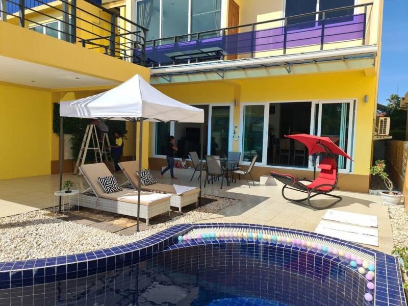 图片翻新的 4 卧室别墅，带游泳池，位于门控拉威海滩建筑群中