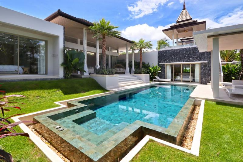 Picture Luxurious 4 bedroom pool villa for sale at Botanica The Nature