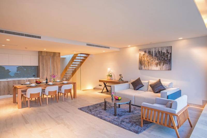 Picture New Ultra Luxury 2 Bedroom Condo with Sea View на продажу в Патонге