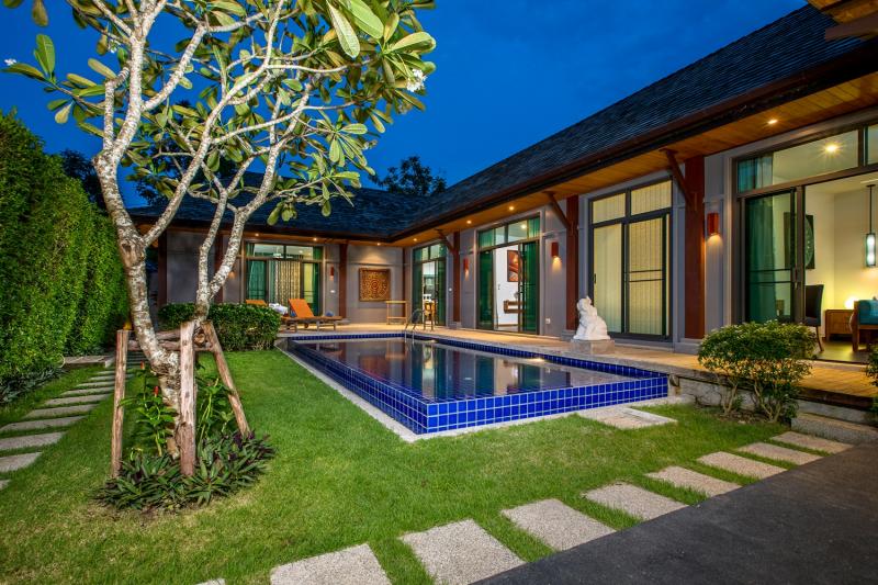 Photo Villa entièrement meublée de 3 chambres et piscine à vendre à Rawai, au sud de Phuket.