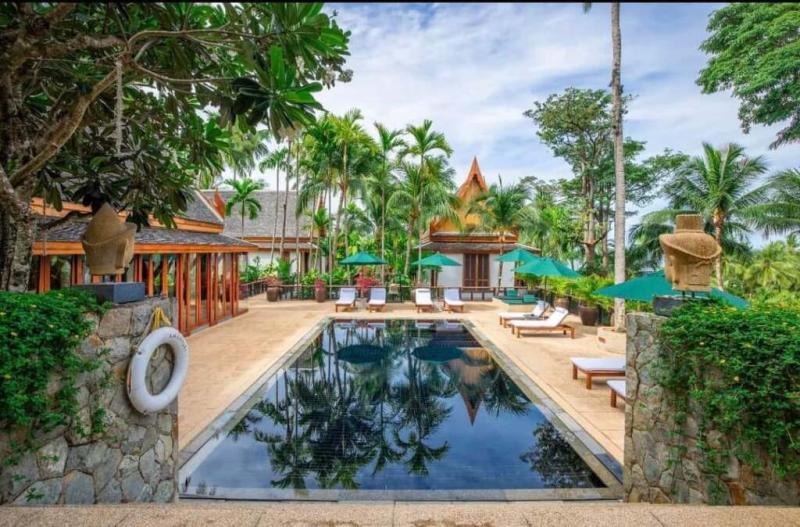 Фото Эксклюзивная вилла с 6 спальнями и бассейном на продажу в курорте Аманпури.