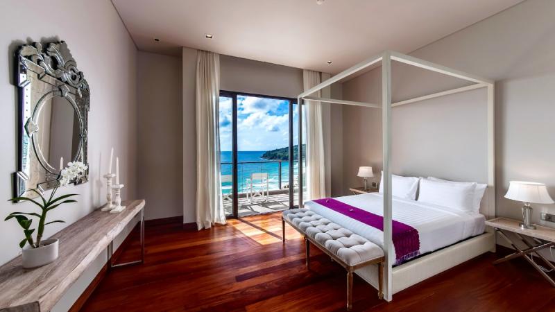 Photo Une villa exclusive de cinq chambres avec vue panoramique sur l'océan à vendre à Nai Thon Phuket