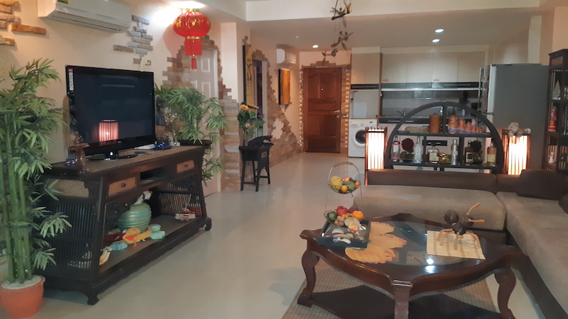 Photo Appartement de 2 chambres meublé à vendre en pleine propriété situé à Rawai, Phuket.