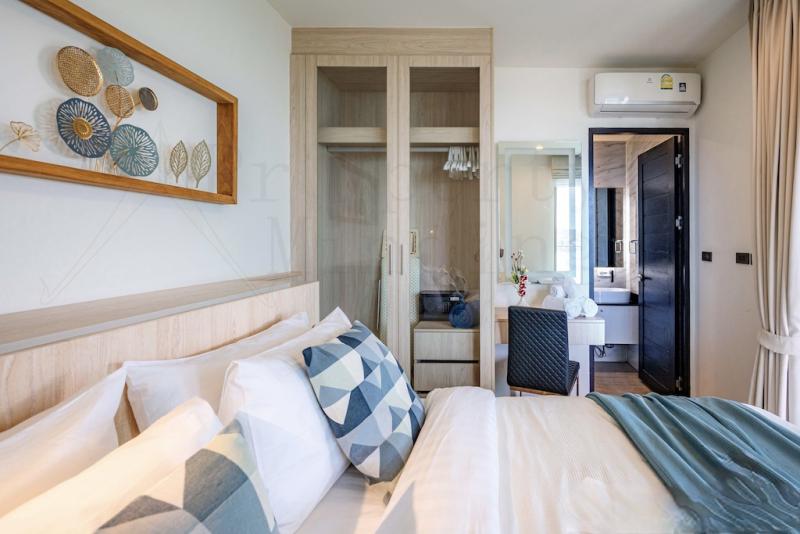 사진 Oceana Kamala에서 판매되는 탁 트인 바다 전망을 갖춘 침실 2개 콘도.