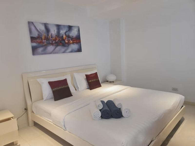 Фото Квартира с 2 спальнями и видом на море на продажу на Кароне, Пхукет