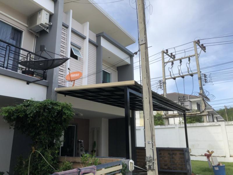 Photo Maison de ville pas chère avec 3 chambres à vendre rapidement située à Ko Kaew