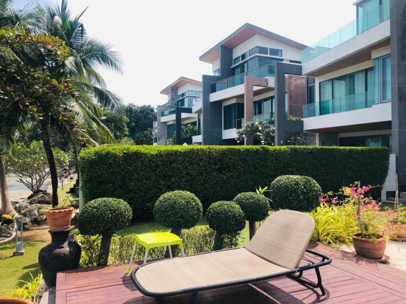 Photo Villa Exclusive à vendre en front de mer à Rawai, Phuket