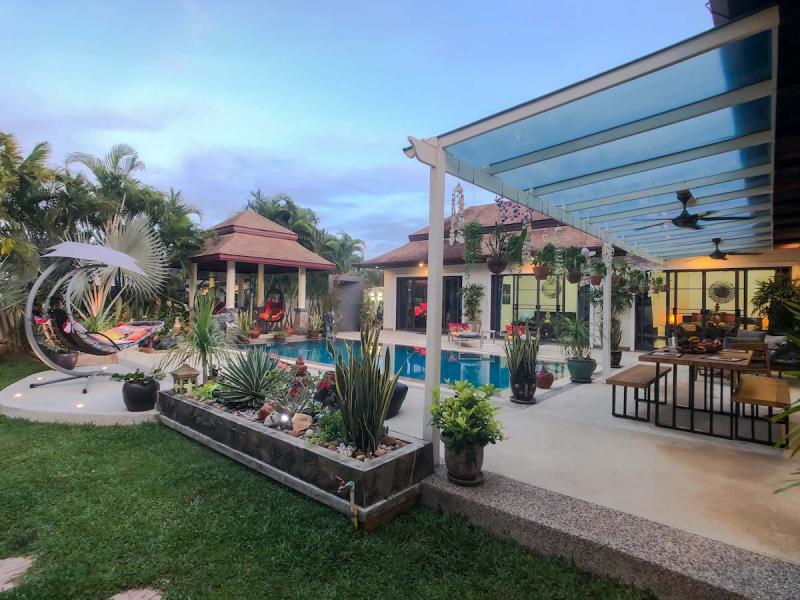 Photo 3 bedroom pool villa for rent in Phuket near Nai Harn Beach