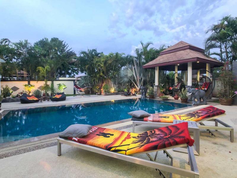 Photo Villa de 3 chambres avec piscine pour une location de vacances ou à long terme à Nai Harn