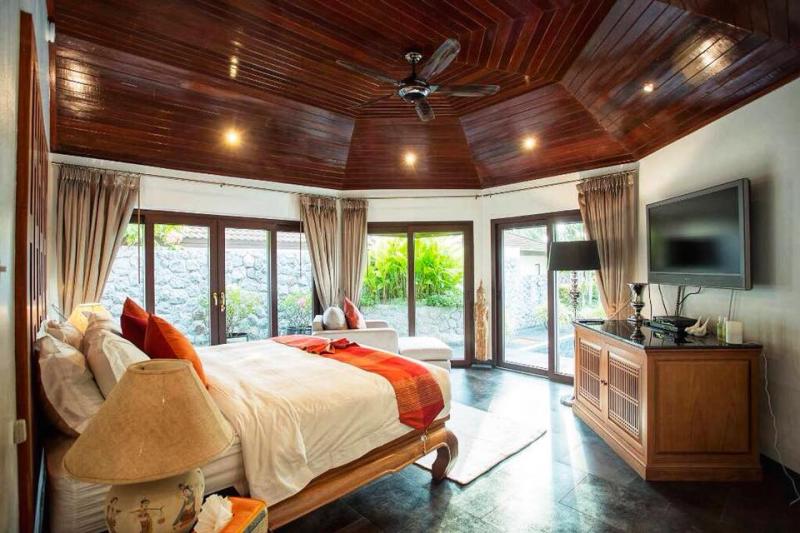 Фото виллы с 3 спальнями и бассейном в Сурине, Пхукет, Таиланд