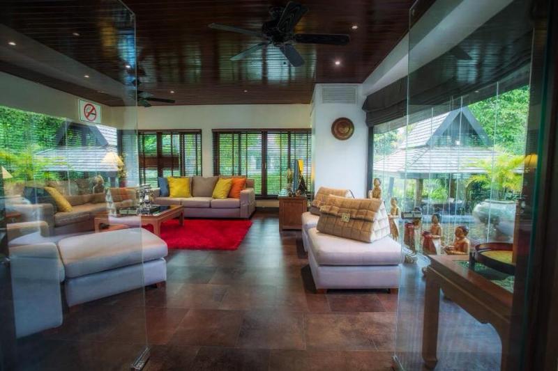 Photo Phuket-Villa avec 3 chambres à coucher à louer ou à vendre à Surin