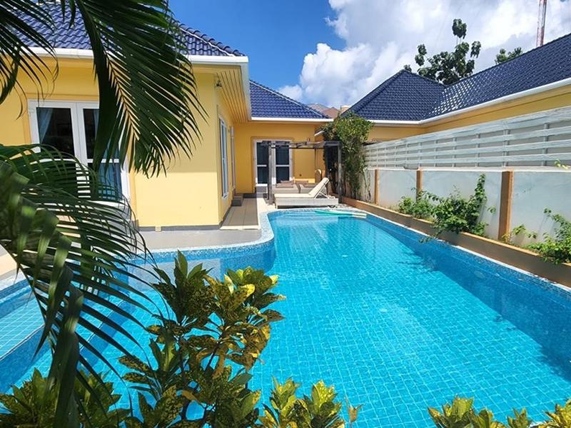 Фото Продажа и аренда 3-спальной виллы с бассейном на пляже Раваи