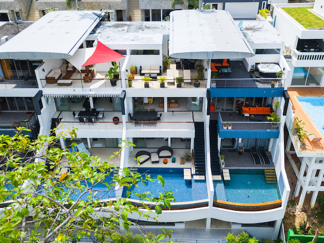 Фото Таунхаус с 3 спальнями и видом на море на продажу в заливе Патонг