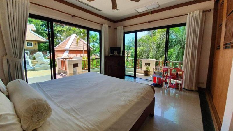 Photo Villa de luxe de 3 chambres à vendre à Nai Harn Baan-Bua II, Rawai, Phuket