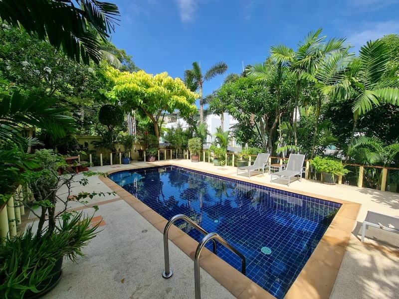 Photo Villa avec vue sur la mer et piscine privée à vendre à Kata, Phuket