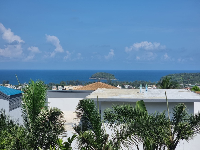 Фото 3-спальная вилла с бассейном и видом на море на продажу в Ката