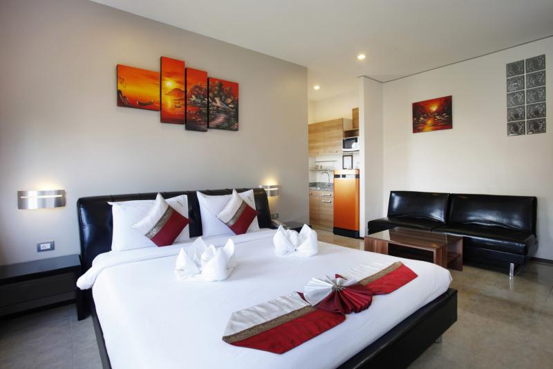 Photo 3 star hotel for sale with 28 rooms in Patong Beach, Phuket, Thailand