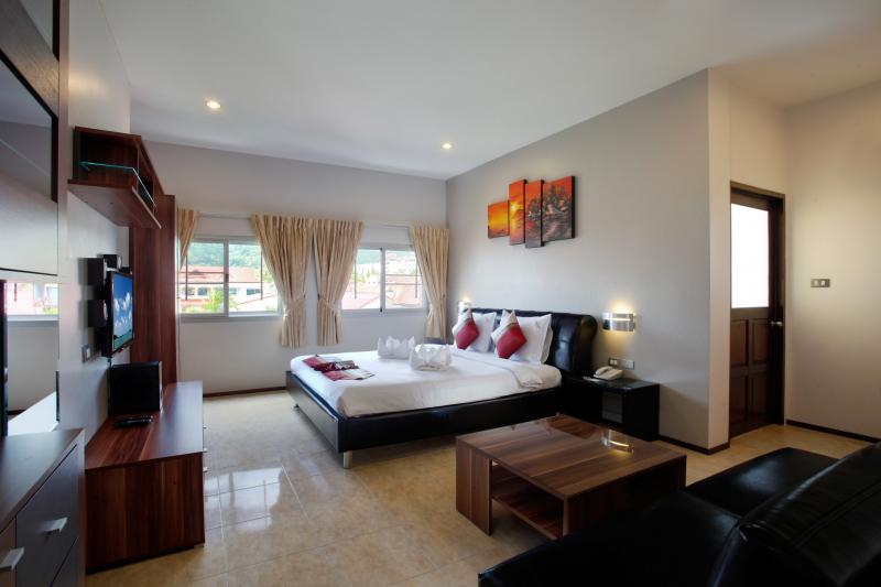 Photo 3 star hotel for sale with 28 rooms in Patong Beach, Phuket, Thailand