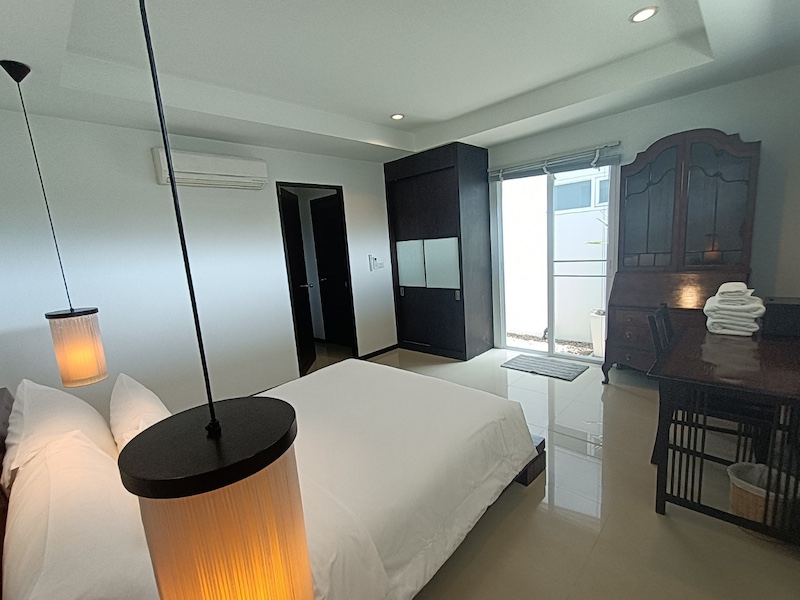 Фото Вилла с 4 спальнями и бассейном на продажу на пляже Бангтао