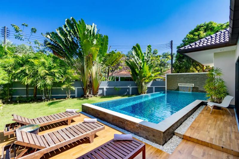 Photo Villa entièrement rénovée avec 4 chambres et piscine à Kathu, Phuket, Thaïlande