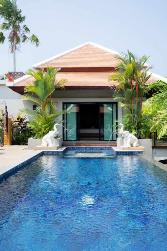 Photo 4 bedroom private pool villa for sale in Nai harn Baan Bua