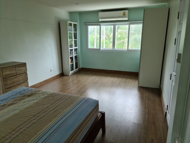 Photo Продается дом с 4 спальнями, расположенный в Кату, недалеко от инфраструктуры.