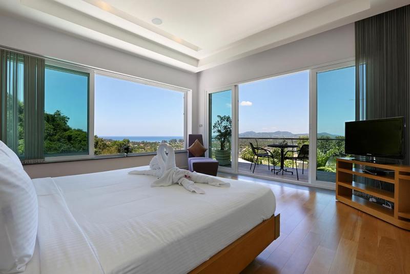 Photo 6 bedroom luxury villa in Bang Tao with stunning views