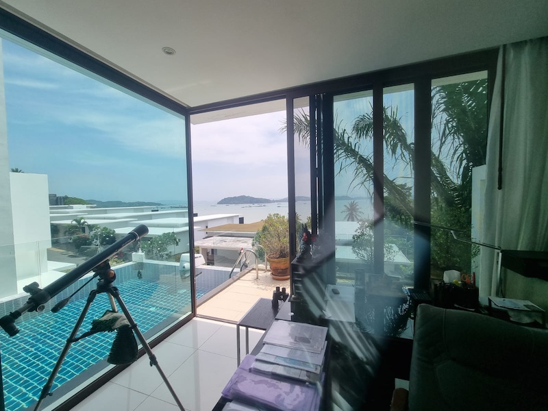 Фото Вилла с 6 спальнями и бассейном и панорамным видом на море на продажу в заливе Ао По