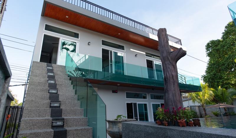 Photo 8 bedroom pool villa for sale in Rawai, Phuket