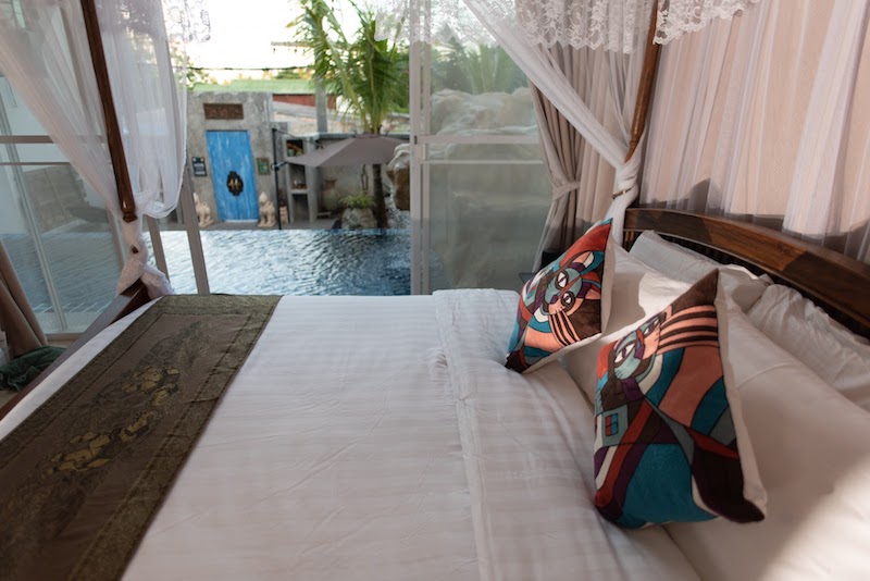 Фото Вилла с 8 спальнями и бассейном на продажу на Раваи, Пхукет