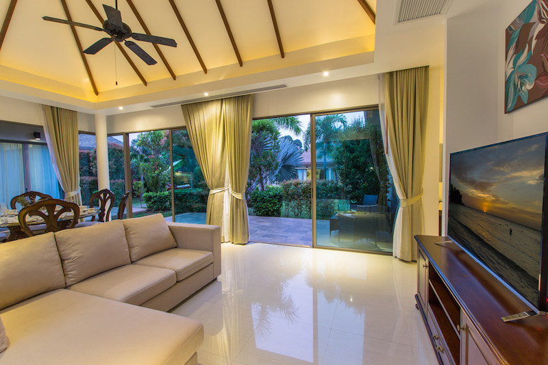 Photo 9 chambres dans un complexe de 3 villas avec piscine à vendre près de la plage de Nai Harn, Phuket