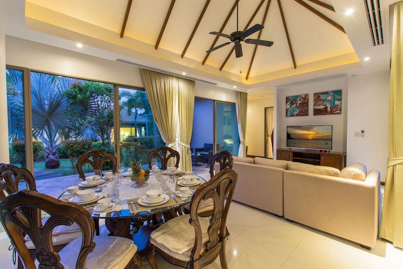 Photo 9 chambres dans un complexe de 3 villas avec piscine à vendre près de la plage de Nai Harn, Phuket