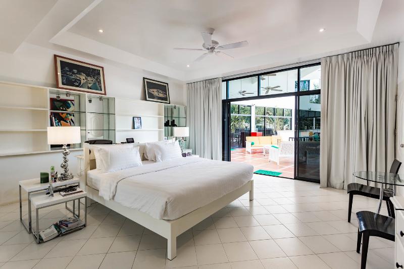Photo A Stunning 5 bedroom Pool Villa for Sale in Ao Po, Phuket