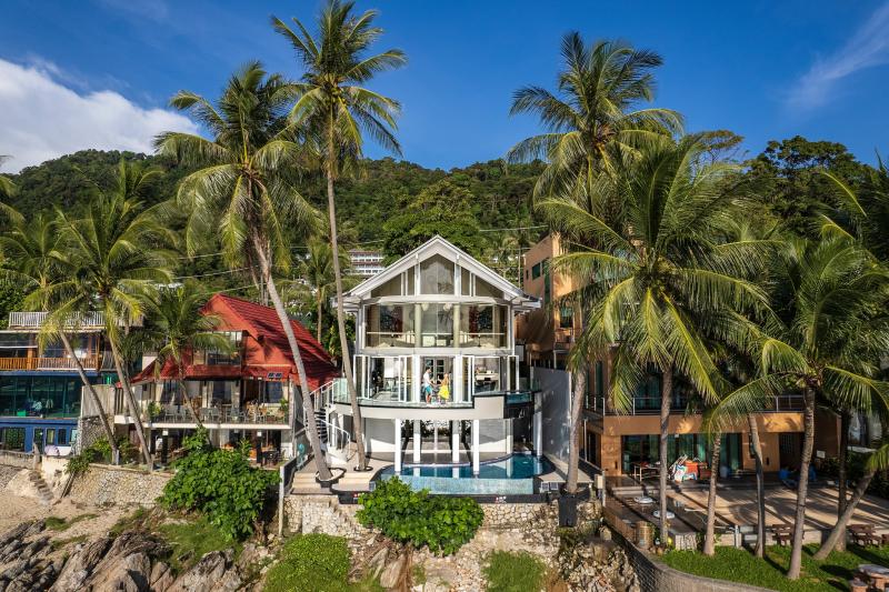 Photo Absolute Beachfront House in Kalim