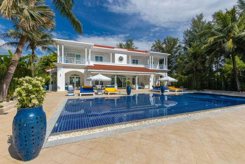 Photo Amazing beachfront villa colonial style 4 bedroom for sale in Natai, Phang Nga