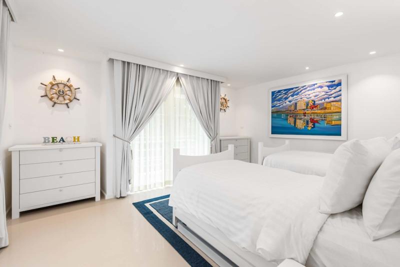 照片 攀牙府纳泰出售的令人惊叹的海滨别墅殖民风格 4 卧室