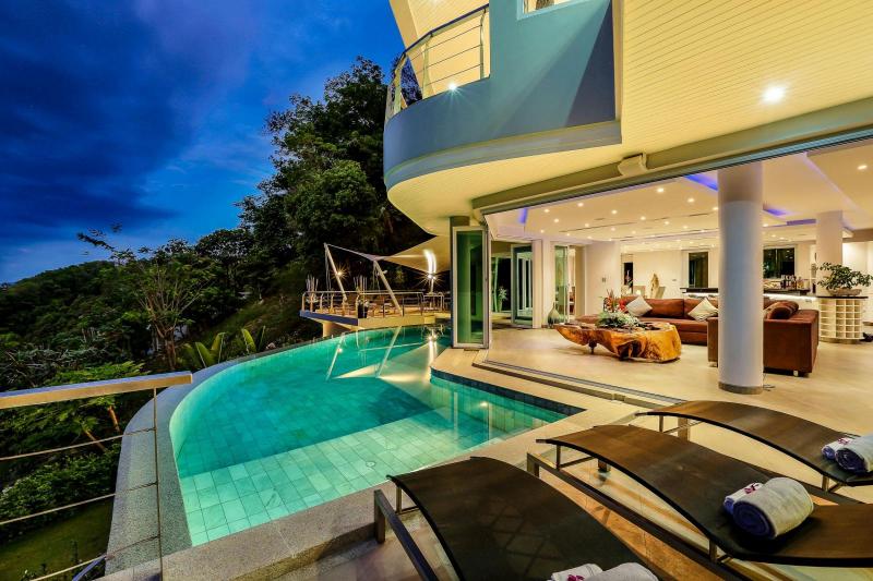 照片惊人的豪华 9 卧室别墅，位于泰国普吉岛邦涛