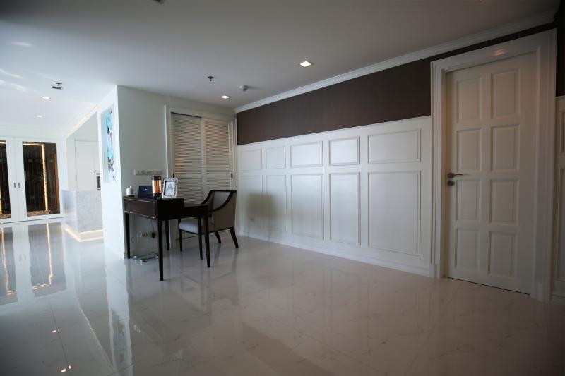 Photo Bangkok 3 Bedroom Luxury Condo for Rent at the Starview Rama III Residence