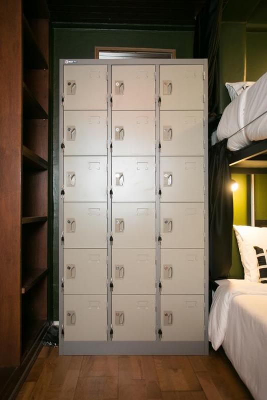 普吉岛芭东有超过 105 张床的现代照片旅馆