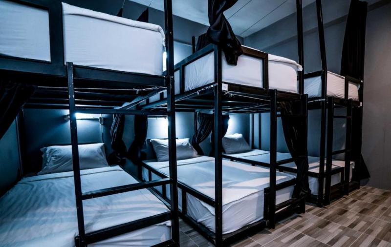 Photo Modern Hostel พร้อมเตียงมากกว่า 105 เตียงในป่าตอง ภูเก็ต