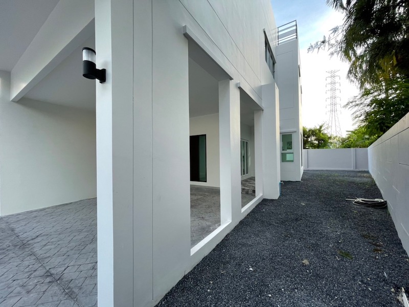 Photo brand new modern style 3 bedroom villa for sale in Kathu, Phuket