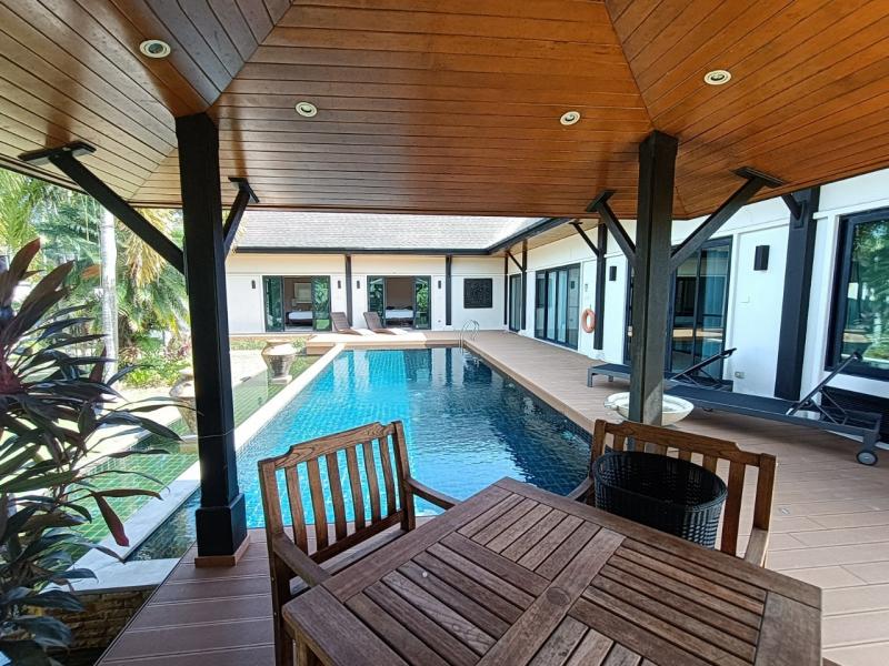 Photo Charming 4 bedroom pool villa for sale in Tara estate in Layan