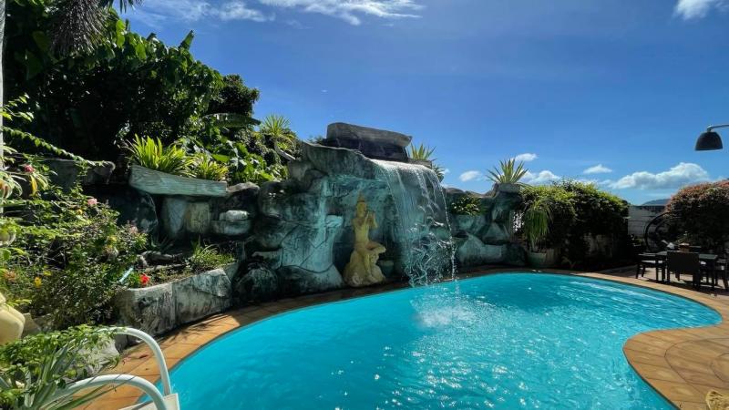 Photo Charmante villa avec 3 chambres et une piscine privée à vendre à Kathu